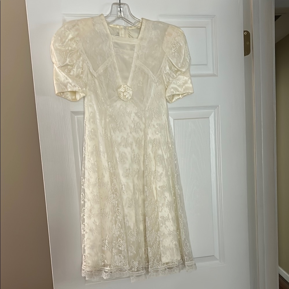 Elegant Cream Lace Dress